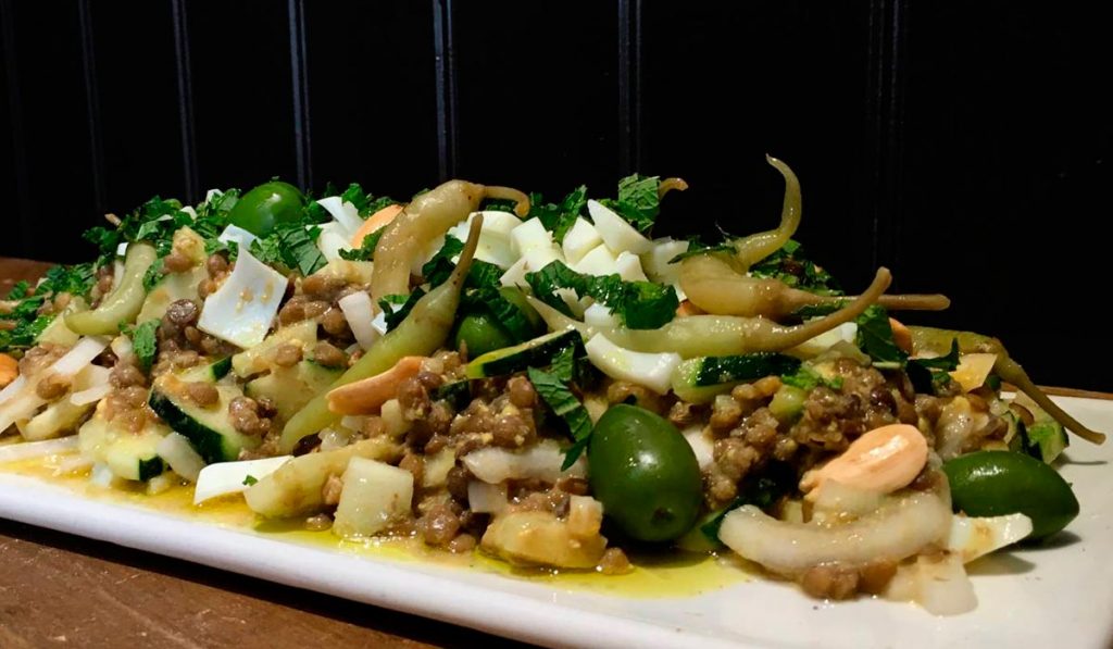 Ensalada de lentejas, pepino y almendras