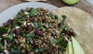 Ensalada de lentejas pardinas con espinacas